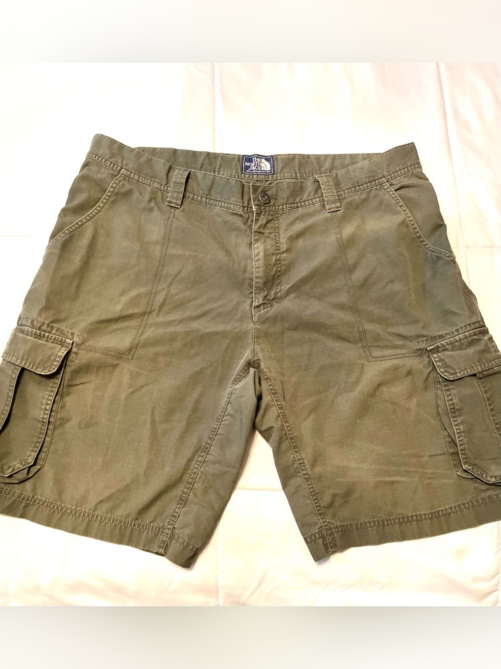 The North‎ Face Men's Army Green Cargo Utility Shorts-Size 40